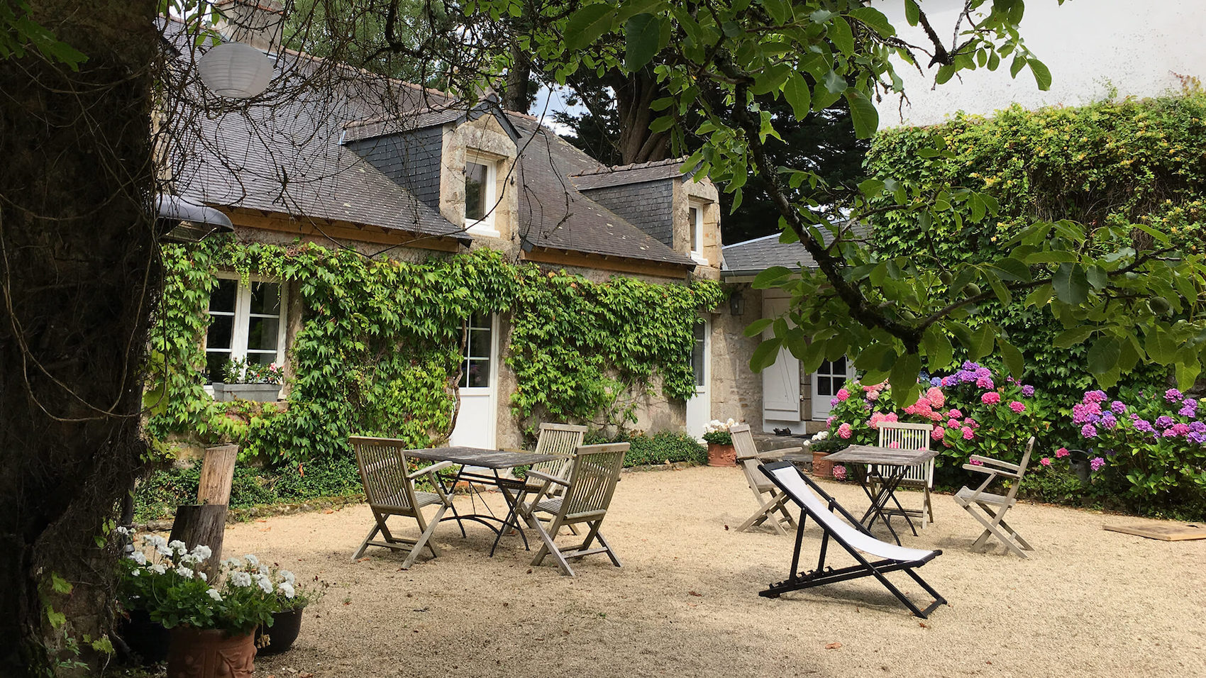 La cour du Manoir des Éperviers